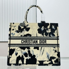 Christian Dior Shopping Bags